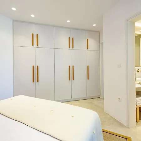 Atlas, In The Outskirts Of * 纳乌萨