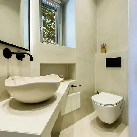 Atlas, In The Outskirts Of ナウサ