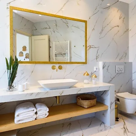 ヴィラ Atlas, In The Outskirts Of