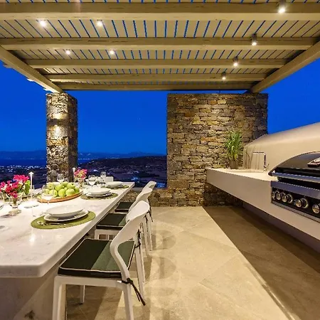 Atlas, In The Outskirts Of ヴィラ ナウサ