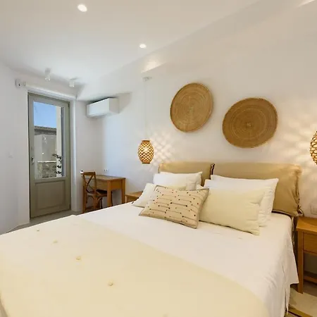 Atlas, In The Outskirts Of ヴィラ ナウサ