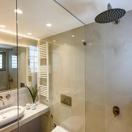 ヴィラ Atlas, In The Outskirts Of